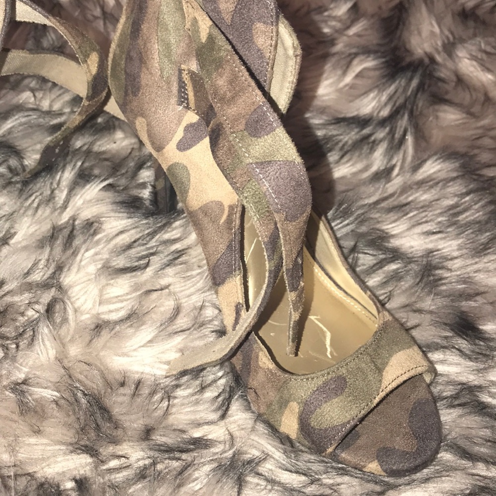 Heels - Picture 2 of 3